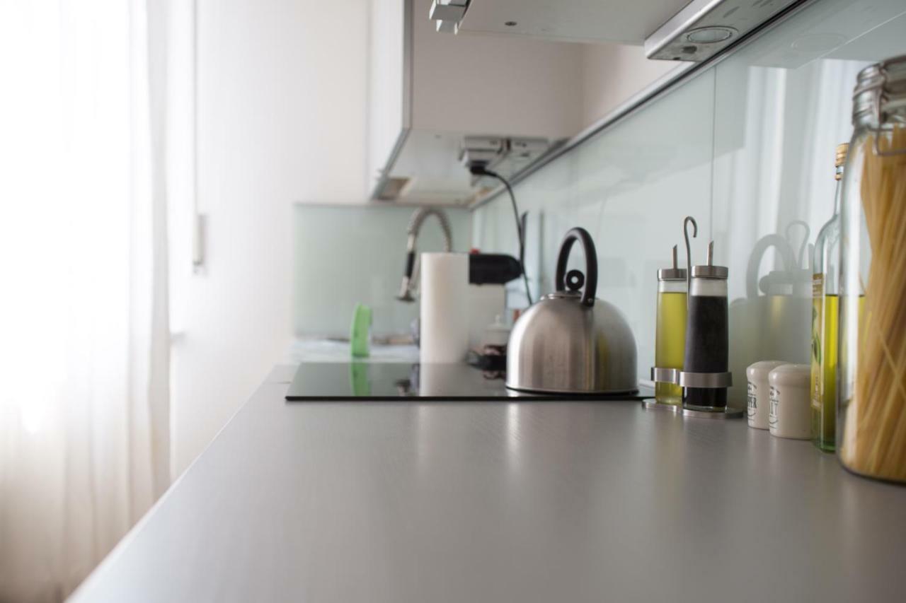 Apartment Convenient And Private Place In Milan Milan